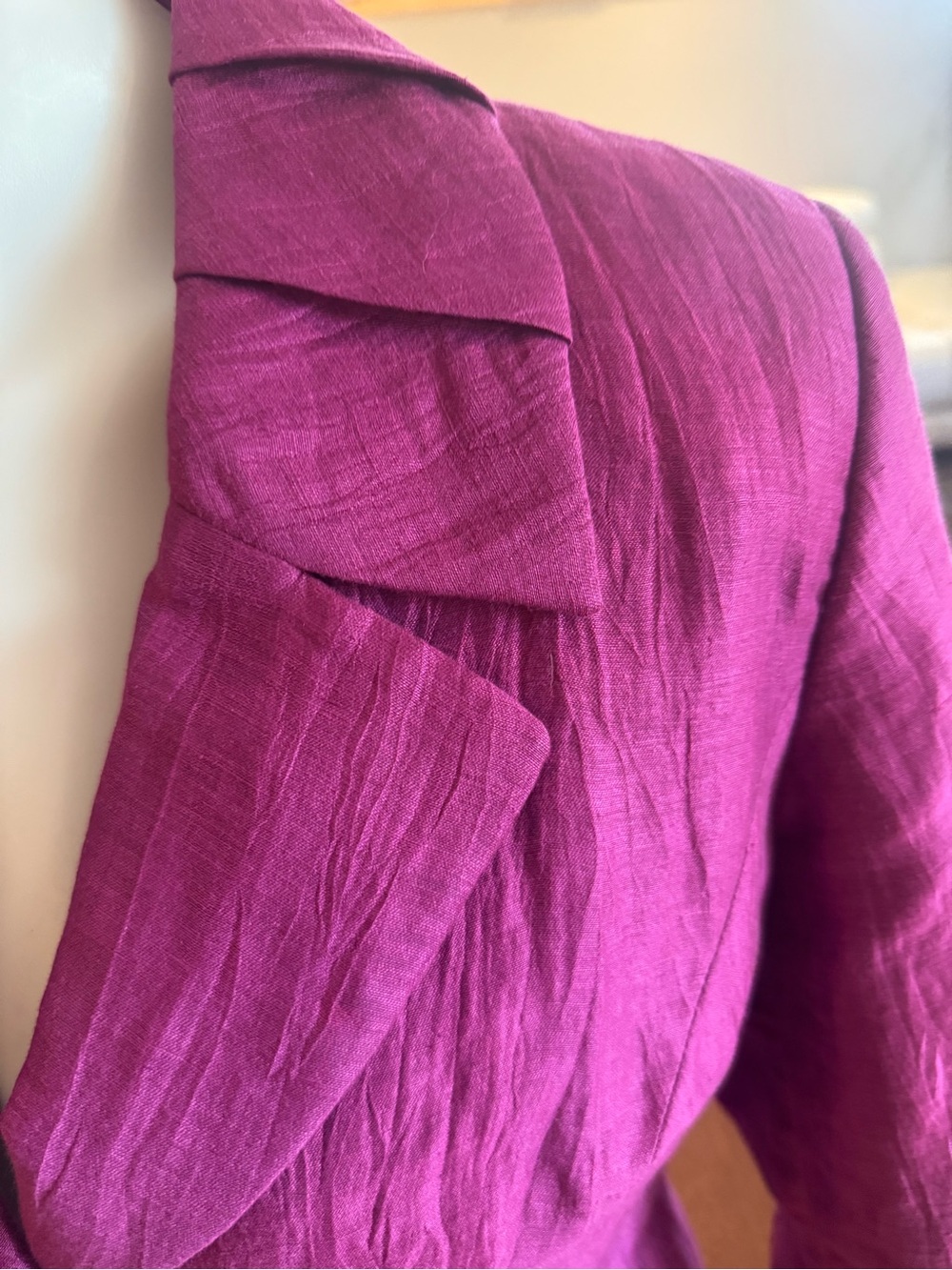 Women's Cropped Fuchsia Single-Breasted Blazer. Three quarters sleeves! - Picture 4 of 7